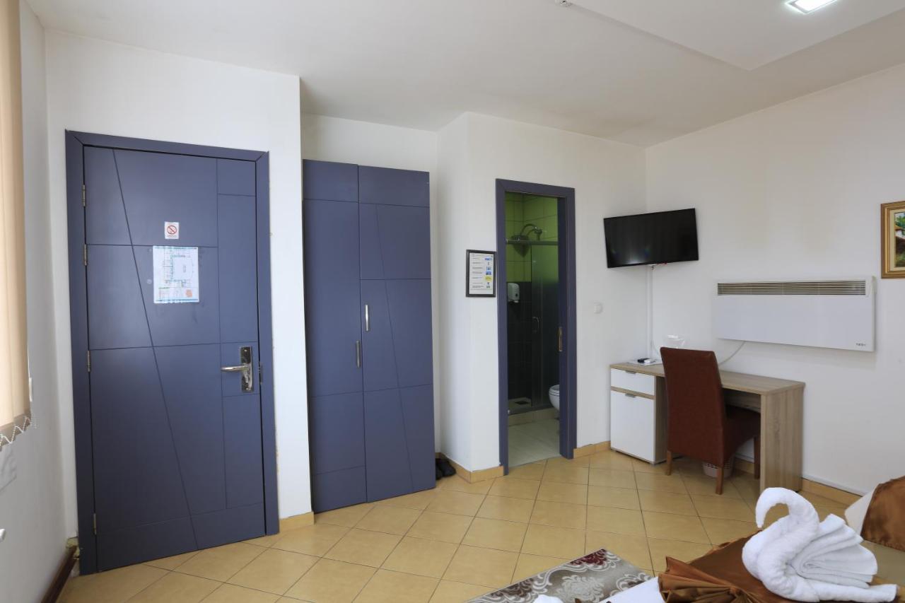Garni Hotel Saradis Kruševac Exterior foto