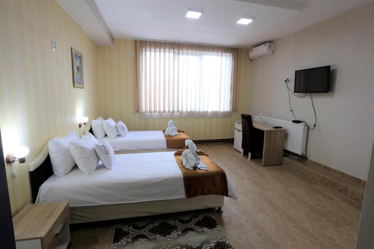 Garni Hotel Saradis Kruševac Exterior foto