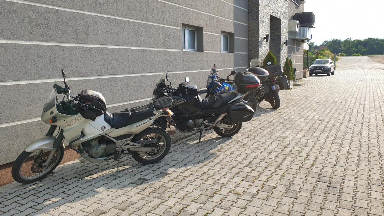 Garni Hotel Saradis Kruševac Exterior foto