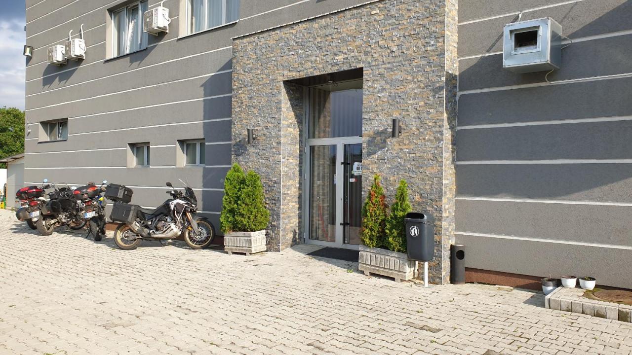 Garni Hotel Saradis Kruševac Exterior foto