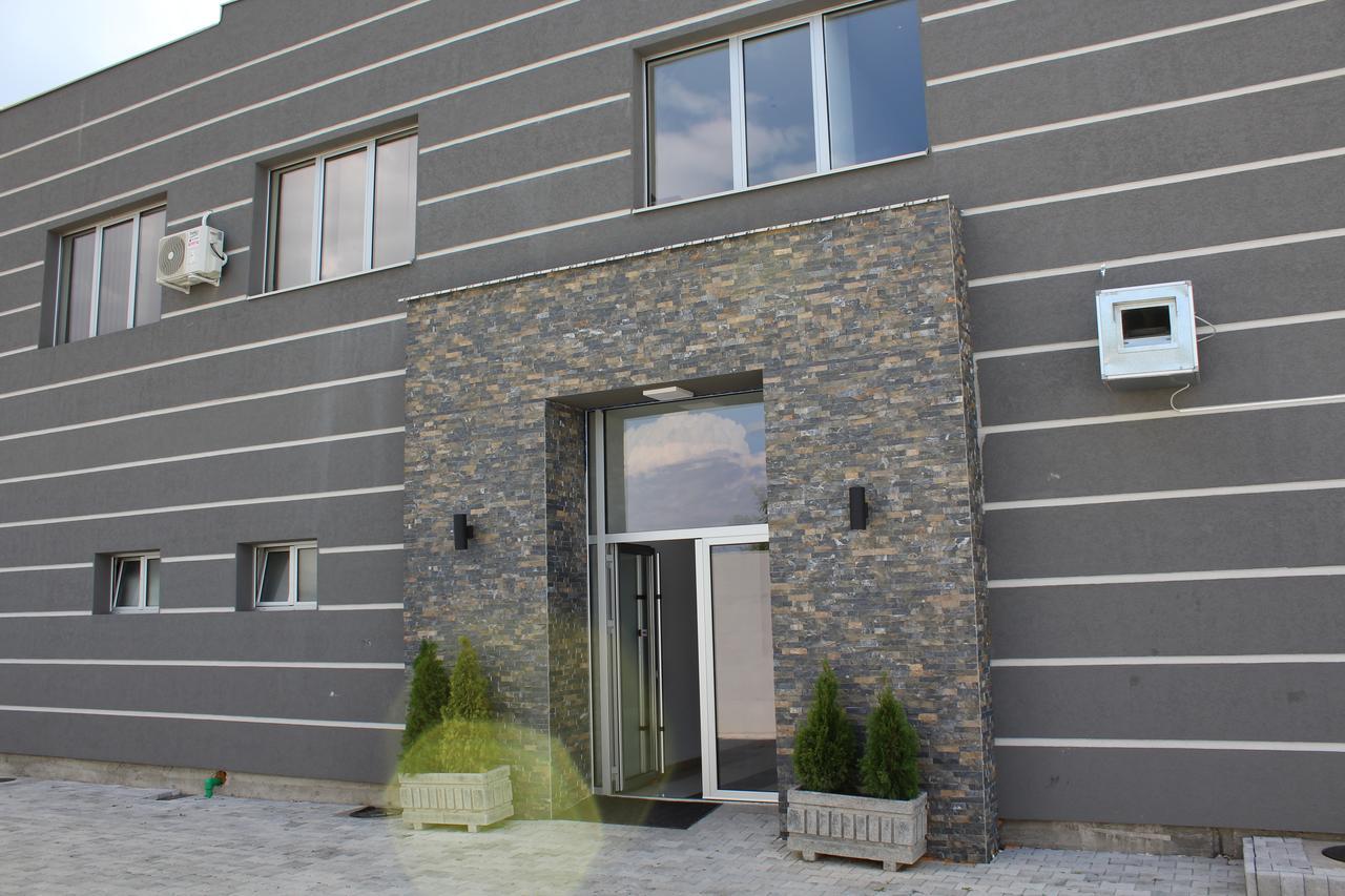 Garni Hotel Saradis Kruševac Exterior foto